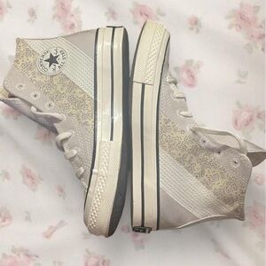 Converse High Top Sneakers Beige Floral